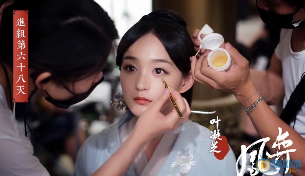 愛情進化論邢清清是誰演的？邢清清扮演者何泓姍個人資料、寫真及生活照欣賞