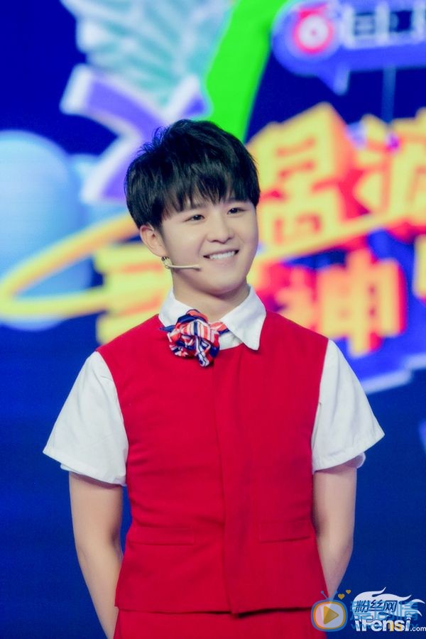 徐浩穿女裝 徐浩偶滴歌神啊現場照 徐浩個人經歷簡介