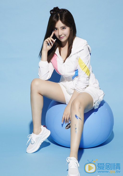 繁星四月李寶英是誰演的？李寶英扮演者趙奕歡個人資料生活私照欣賞