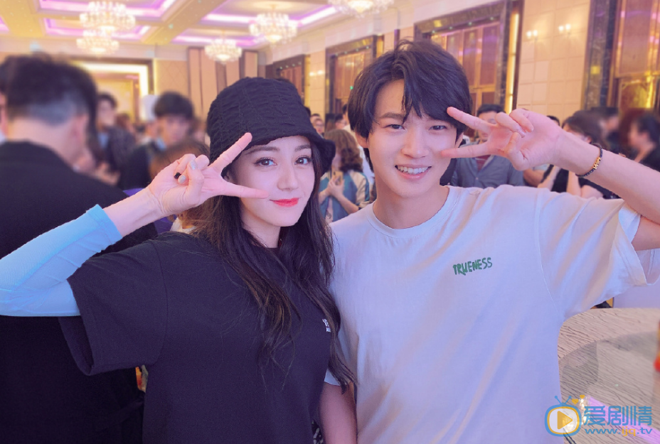 趙宥維個人資料簡介 趙宥維演藝經歷 趙宥維與迪麗熱巴合照圖片