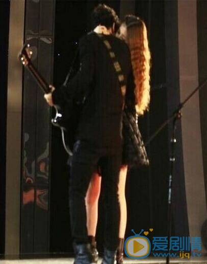 俊豪和米可在《最美和聲》的舞台上忘情一吻  俊豪個人資料