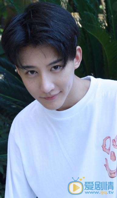 鳳囚凰柳色是誰演的？鳳囚凰柳色扮演者盧卓個人資料、寫真及生活照欣賞