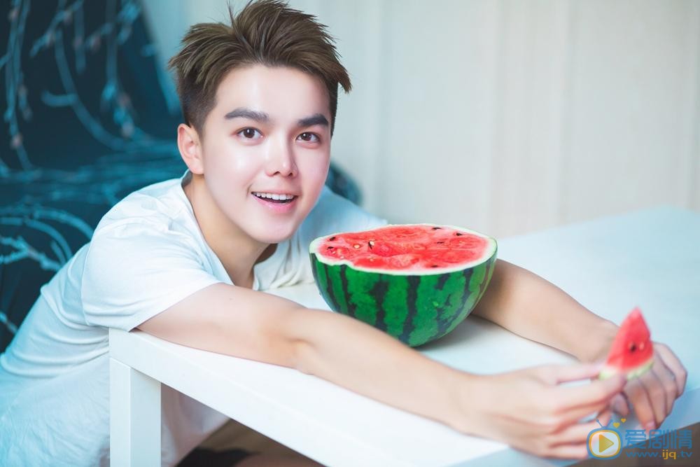 明月照我心雀硯是由誰飾演的？他是一個怎樣的人？