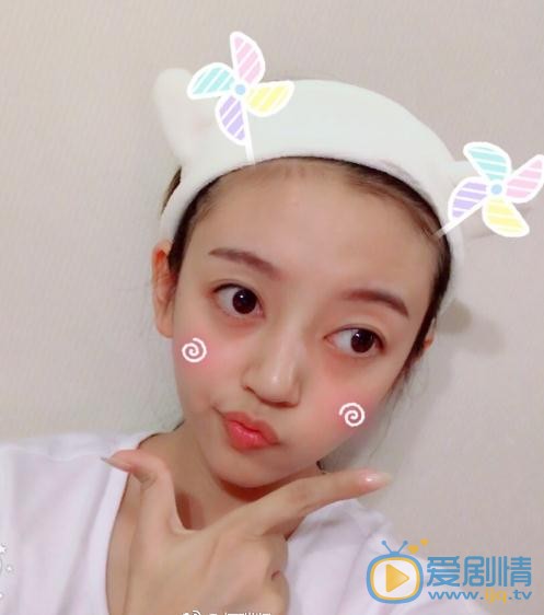 我站在橋上看風景江浴如是誰扮演的？江浴如扮演者何瑞賢個人資料、寫真及生活照欣賞