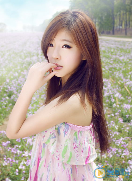 繁星四月李寶英是誰演的？李寶英扮演者趙奕歡個人資料生活私照欣賞