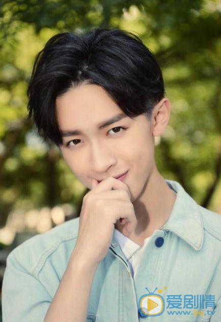 鳳囚凰劉子業是誰演的？鳳囚凰劉子業扮演者張逸傑個人資料、寫真及生活照欣賞