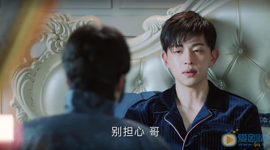 海棠經雨胭脂透朗月圓是誰？他和朗月軒是什麼關係？