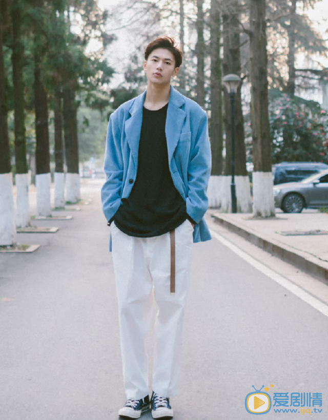 李星個人資料簡介 李星演藝經歷 李星帥氣戶外寫真圖片