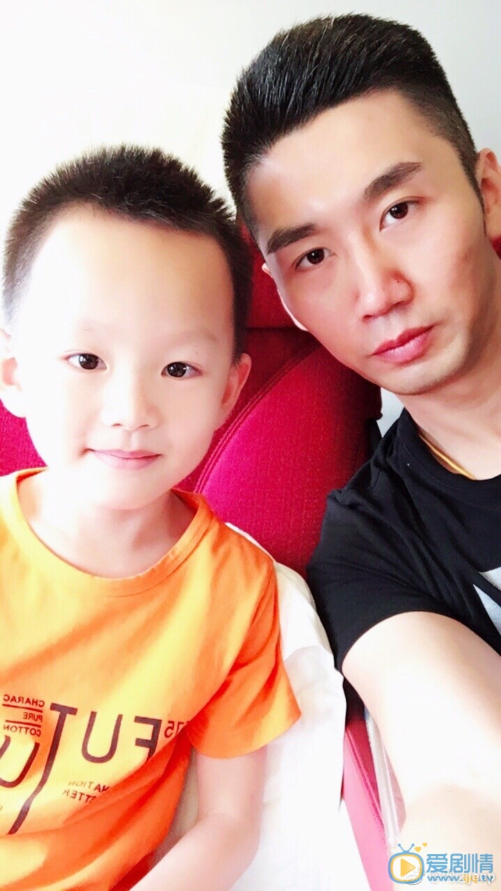 何達個人資料簡介 何達和兒子合照