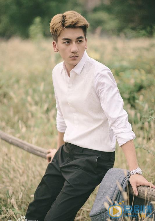 愛國者侯嘯天是誰扮演的？愛國者侯嘯天扮演著康磊個人資料、寫真生活照