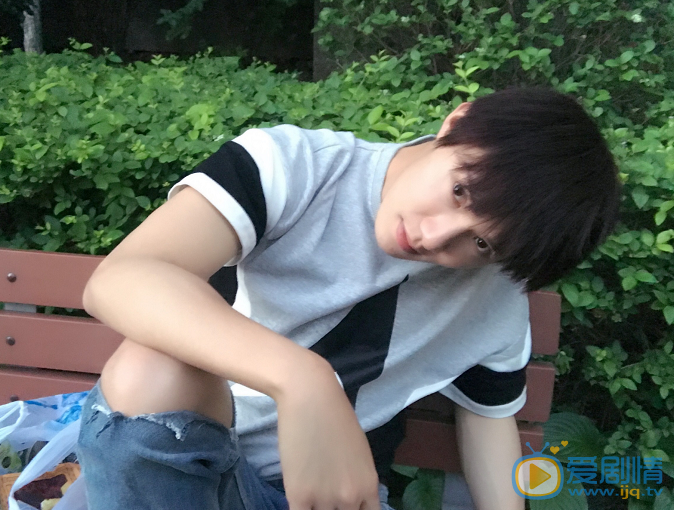 浪花一朵朵祁睿峰是誰演的？祁睿峰扮演者黃聖池個人資料及生活照欣賞