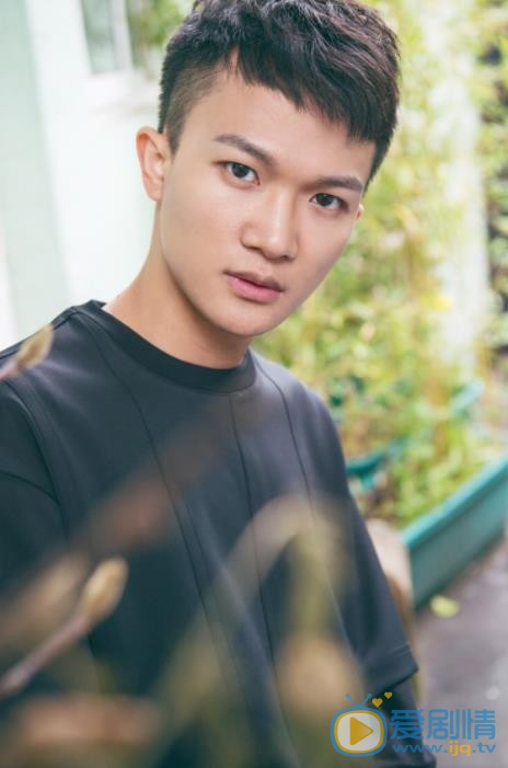 周深個人資料簡介  周深家庭背景及早期經歷