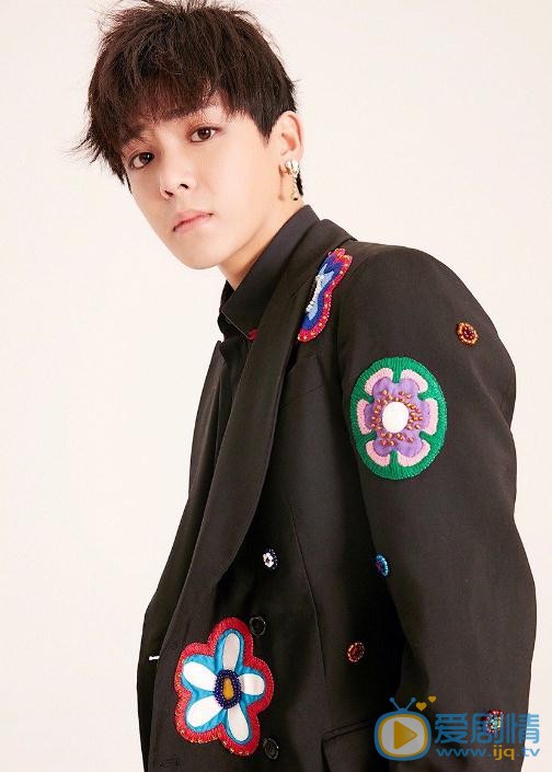 推理筆記米卡卡是誰演的？推理筆記米卡卡扮演者侯明昊個人資料、寫真及生活照欣賞