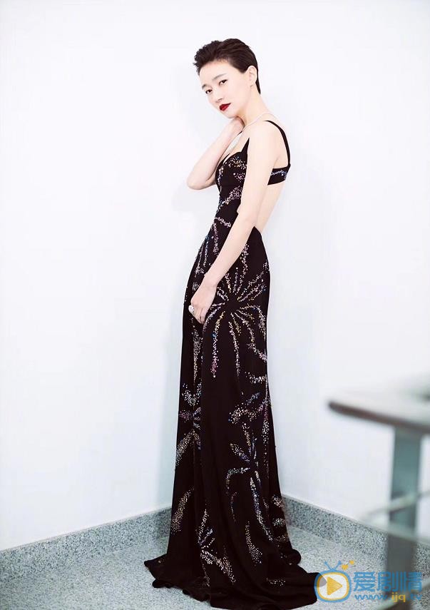 愛情進化論鹿飛師姐是誰飾演的？鹿飛師姐扮演者焦俊艷個人資料、寫真及生活照欣賞