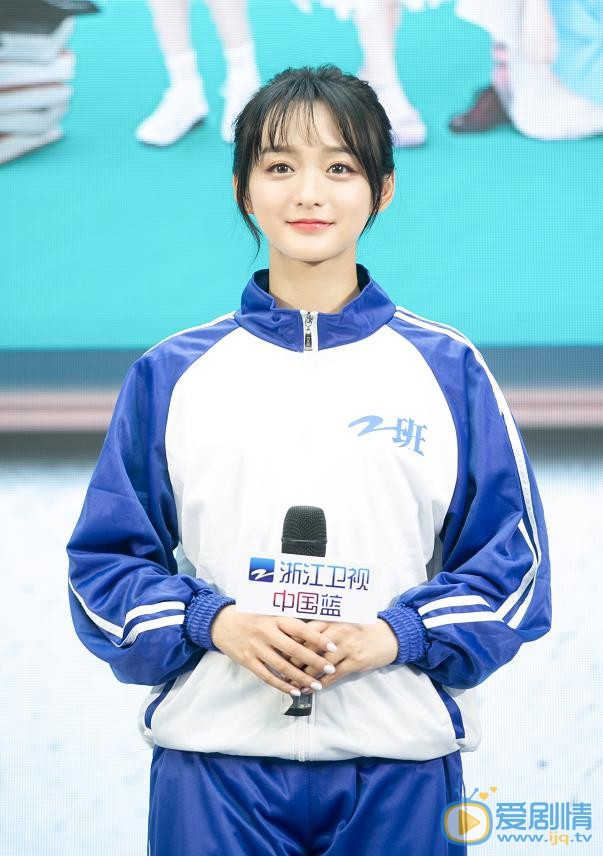 愛情進化論邢清清是誰演的？邢清清扮演者何泓姍個人資料、寫真及生活照欣賞