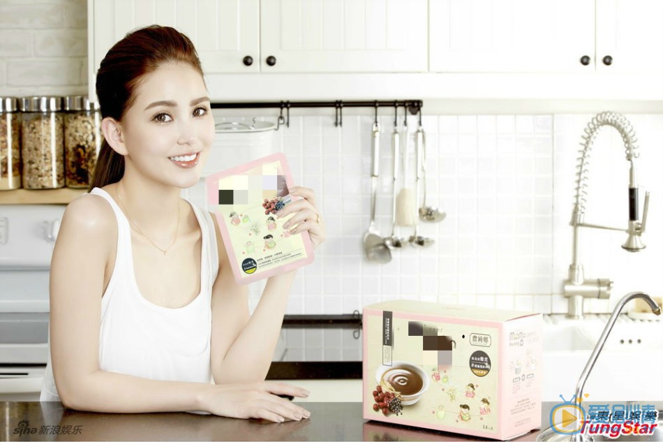 辣媽昆凌產後身材修長秀美背獲網友點讚 昆凌 昆凌產後花不到一個月（2015年11月生下兒子）的時間迅速恢復窈窕身材，讓許多媽媽們十分羨慕，變身辣媽的昆凌吸了不少冬粉。