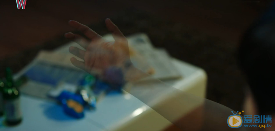 W兩個世界中姜哲的手為何會突然消失？姜哲會在漫畫中消失嗎？