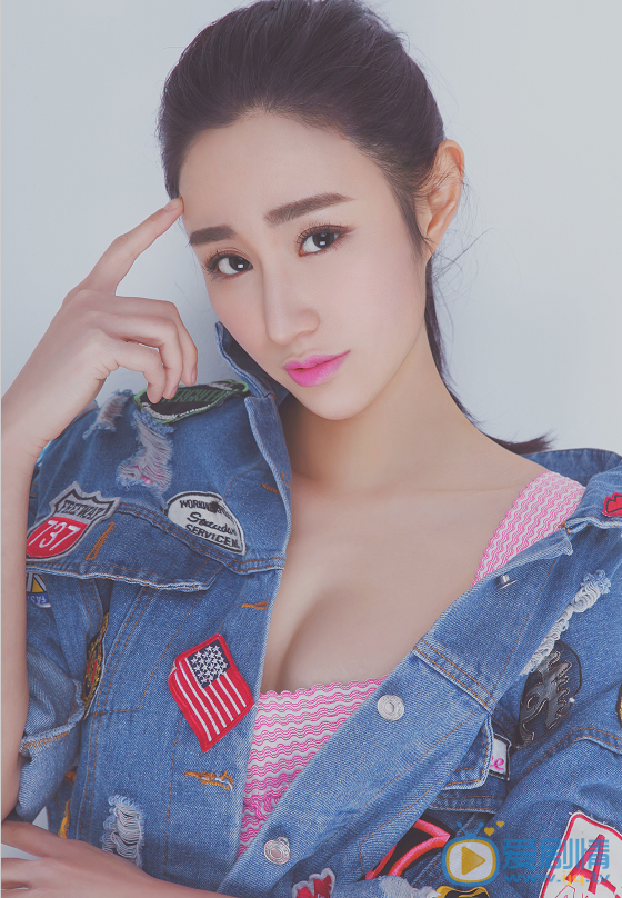 華雯個人經歷及家庭背景介紹 華雯個人資料簡介 華雯寫真生活照