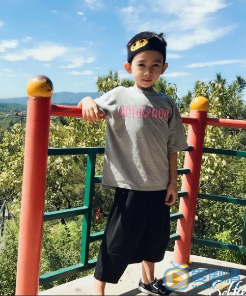 我的體育老師馬瑙是誰演的？馬瑙扮演者劉煜宸個人資料、寫真及生活照欣賞