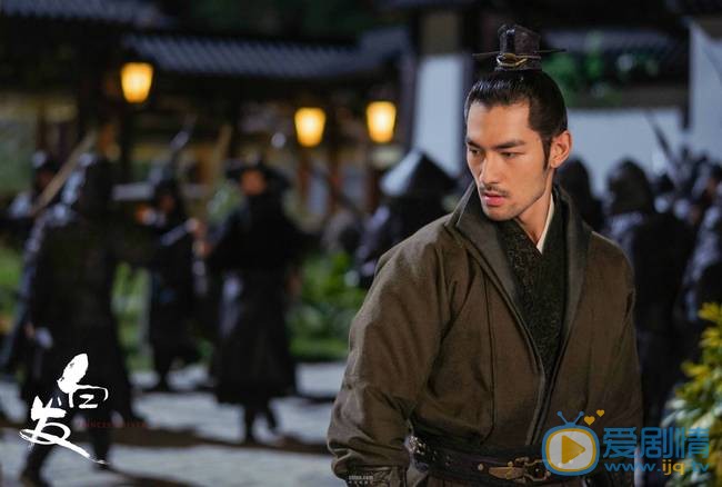 明月照我心雲伺是由誰飾演的？他是一個怎樣的人？