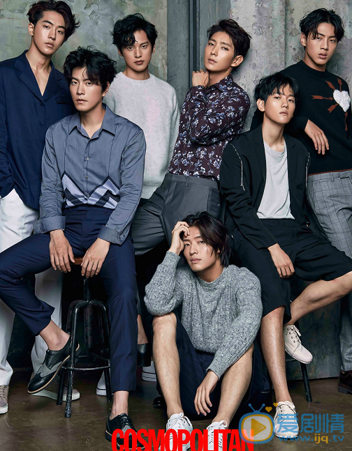 韓版《步步驚心》曝寫真 IU被花美男包圍