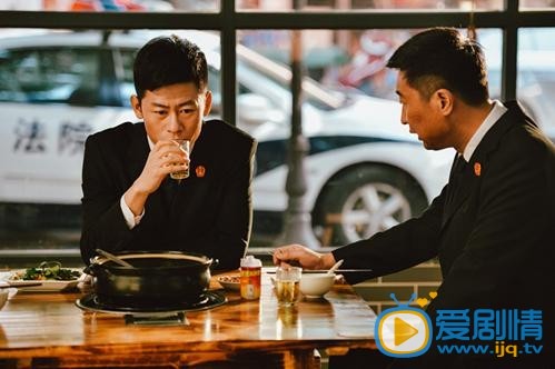 小鎮大法官劇照