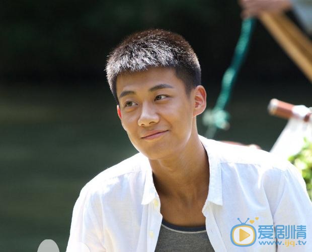 致我們單純的小美好吳柏松是誰演的？吳柏松扮演者高至霆個人資料、寫真及生活照欣賞