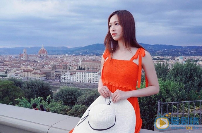 馮盈盈個人資料 馮盈盈演藝經歷 馮盈盈寫真圖片