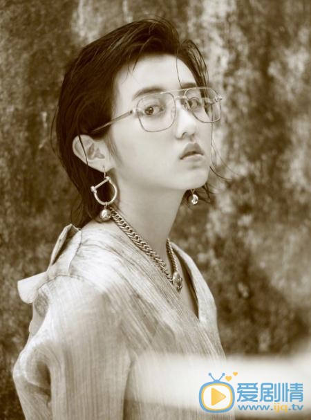 推理筆記夏早安是誰演的？推理筆記夏早安扮演者張子楓個人資料、寫真及生活照欣賞