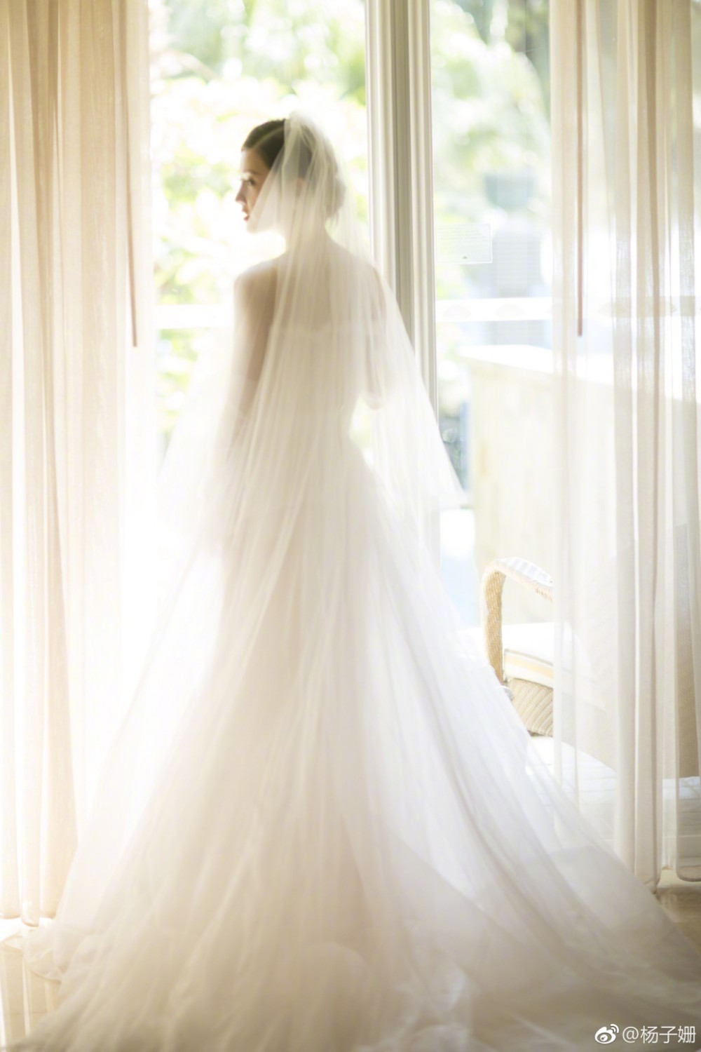 好久不見花朵朵是誰扮演的？花朵朵扮演者楊子姍個人資料、寫真及生活照欣賞