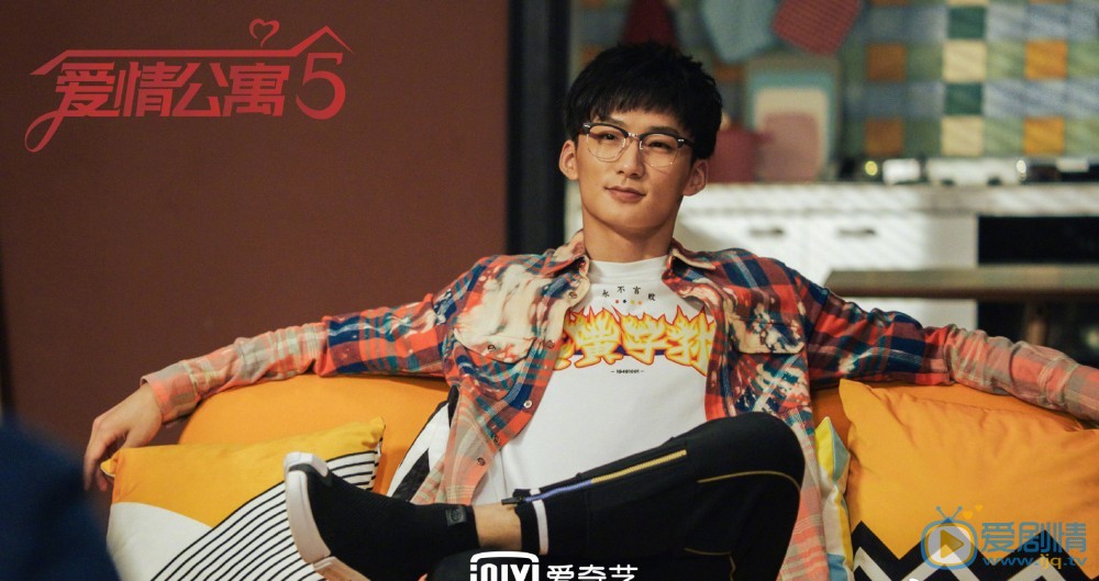 愛情公寓5劇照來襲 婁藝瀟李佳航強勢回歸