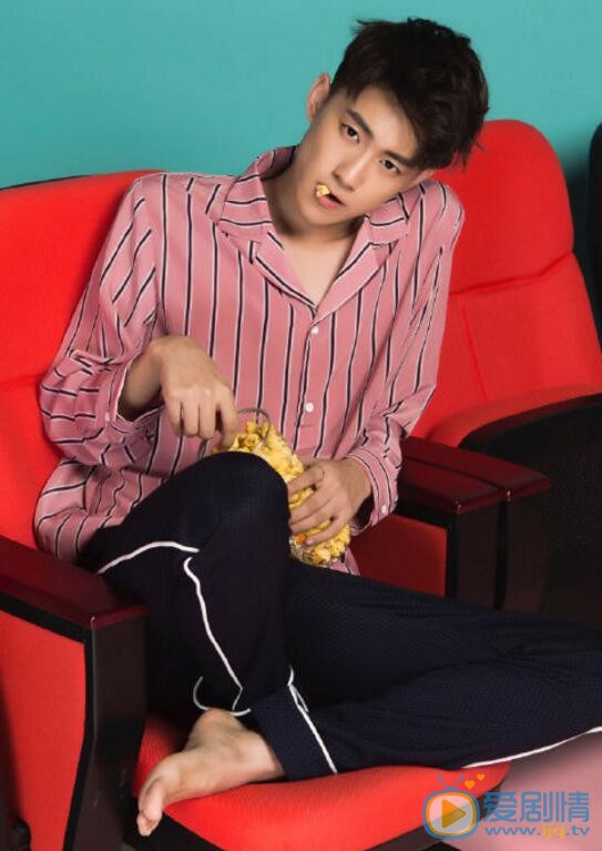 獨步天下布占泰是誰演的?布占泰扮演者晏紫東個人資料及生活寫真照欣賞