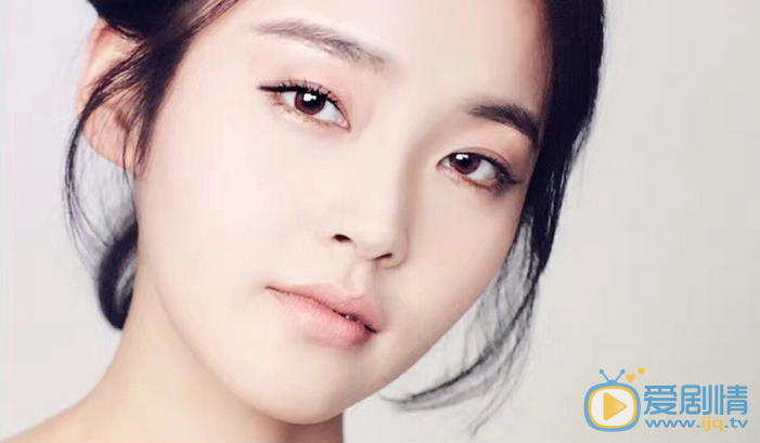 雞毛飛上天邱岩是誰演的？邱岩扮演者張佳寧個人資料及生活寫真照欣賞