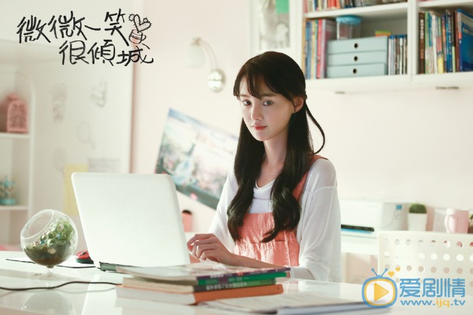 微微一笑很傾城貝微微的電腦是什麼品牌的?貝微微用的電腦多少錢?