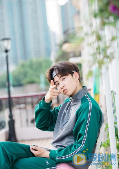 侯朋岩個人資料簡介 侯朋岩寫真