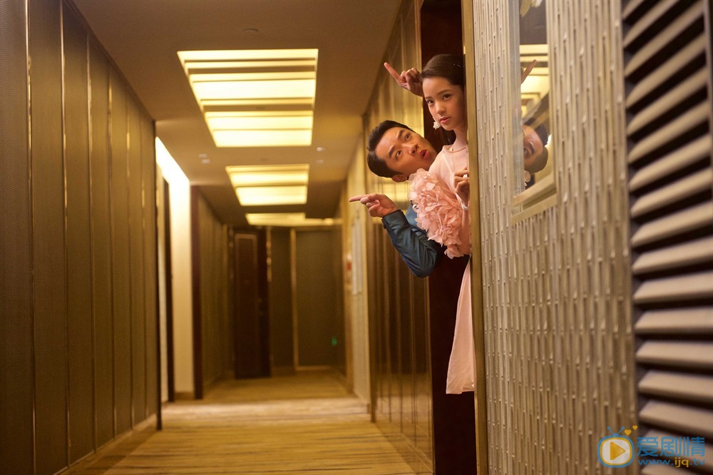 王牌逗王牌曝新劇照 王祖藍化身忍者與黃曉明“深情對視”