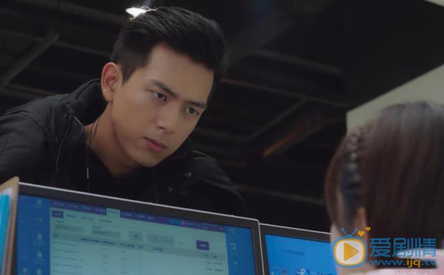 親愛的熱愛的韓商言是誰？他喜歡佟年嗎？