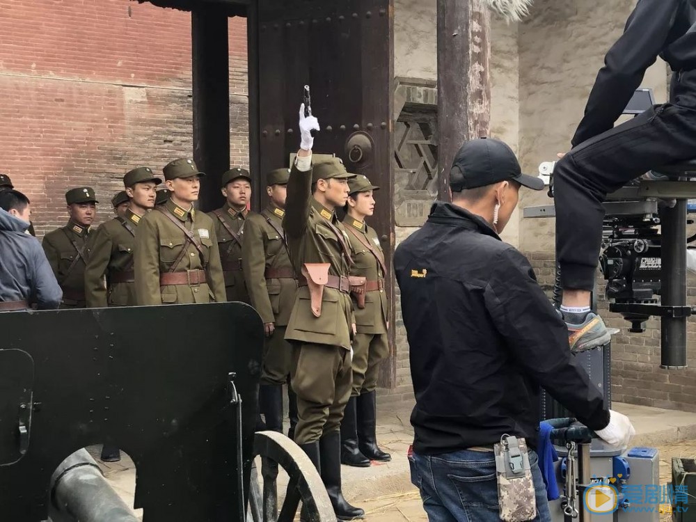 河山驚喜開播 秦海璐王新軍夫妻檔戰爭片重磅來襲