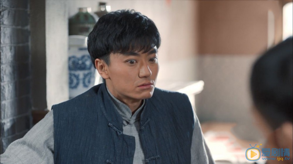 老酒館金小手是誰？他是由誰飾演的？