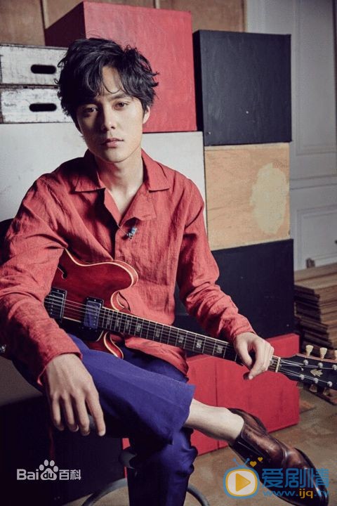 複合大師餘光扮演者張超寫真生活照