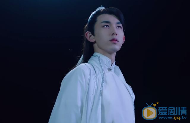 白狐的人生白逍是由誰飾演的？他是一個怎樣的人？