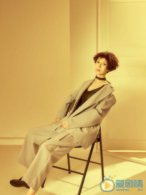 風再起時秦芳是誰演的？秦芳扮演者岳秀清個人資料、寫真及生活照欣賞