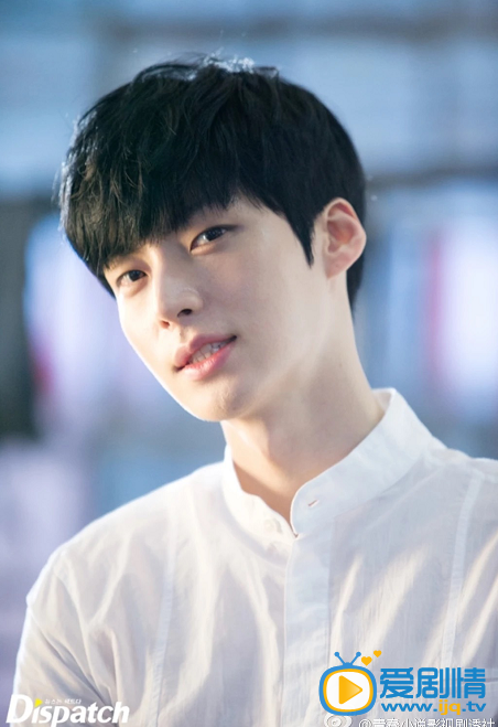 最美不過初相見海報