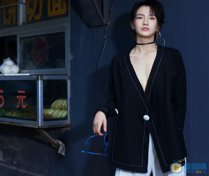 王曼玉個人資料簡介 王曼玉寫真照