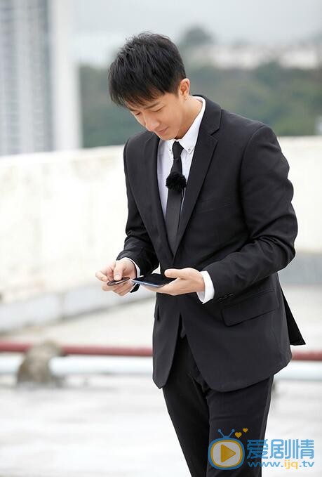 二十四小時韓庚魷魚乾甚是滿意，張藍心表示絕望欲哭無淚！