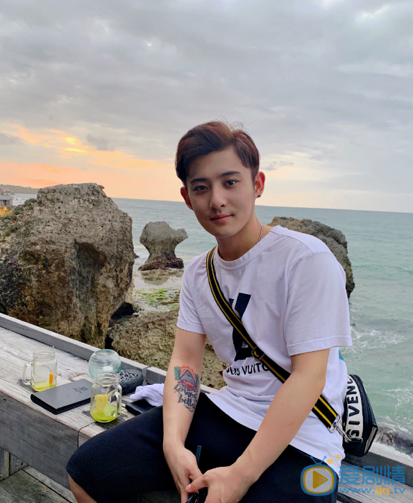 個人資料簡介 趙謹儼演藝經歷 趙謹儼文藝旅拍照