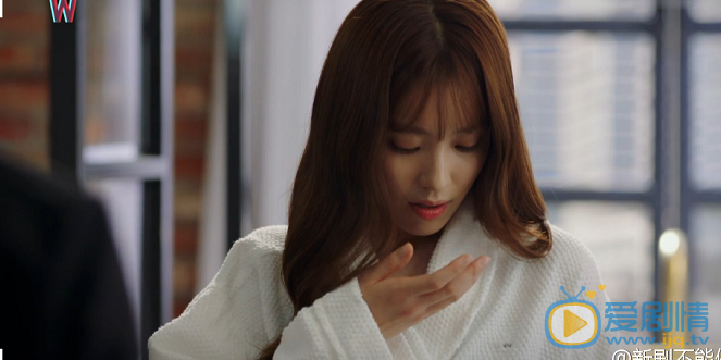 W-兩個世界吳妍珠在中槍後為何什麼事都沒有發生？