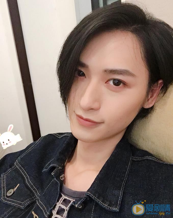 橙紅年代衛子阡是誰演的？衛子阡扮演者胡瀟靈個人資料、寫真及生活照欣賞