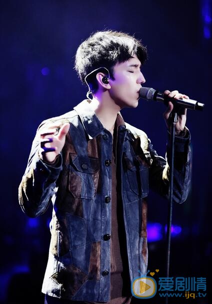 歌手迪瑪希變身&ldquo;搖滾boy&rdquo;彩排私照曝光