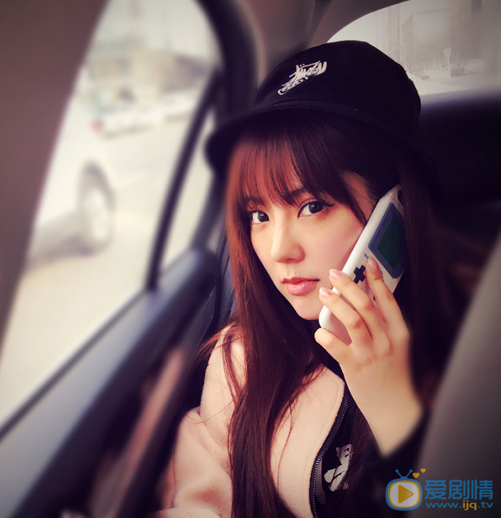 繁星四月李寶英是誰演的？李寶英扮演者趙奕歡個人資料生活私照欣賞